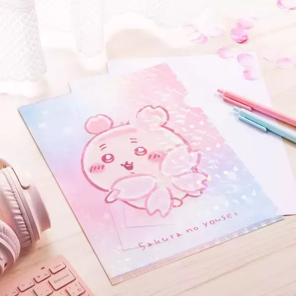 「「ちいかわ」“さくらのようせい”な古本屋が春をお届け！「ラーメン豚」店員さんなマスコットやTシャツなど、新商品がどれも可愛い」の画像