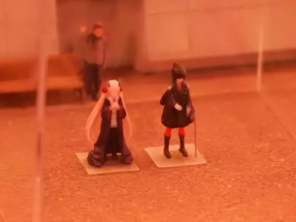 「セラフ部隊員たちを見つけ出せるか？『ヘブンバーンズレッド』×「スモールワールズTOKYO」コラボ現地レポート！」の画像