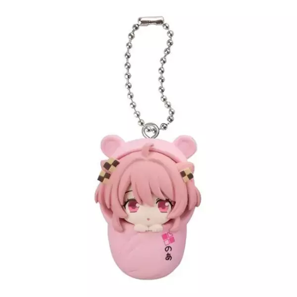 「人気実況グループ「カラフルピーチ」メンバーが“おくるみ”に包まれた！ 可愛い「ますこっとチャーム」がガシャポンに登場」の画像