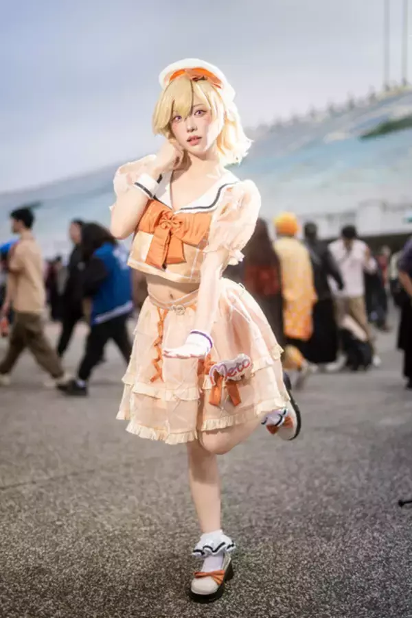 「【コスプレ】チラリと覗くおへそがキュート！台湾美女による「ぶいすぽっ! 」小森めとが可愛すぎてメロメロ【写真8枚】」の画像