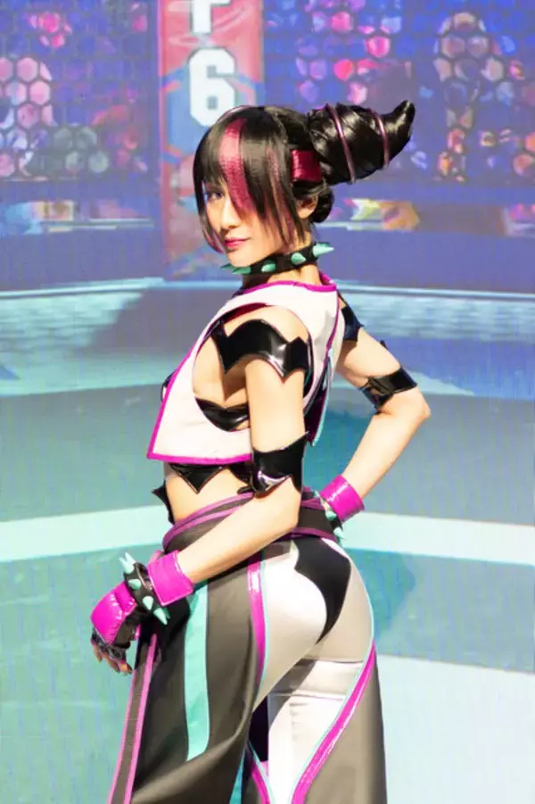 「【コスプレ】『スト６』ジュリとの対戦希望者が押しかける！TGS2025で百人組手になっても涼しい顔をする美女レイヤー【写真16枚】」の画像