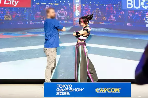 「【コスプレ】『スト６』ジュリとの対戦希望者が押しかける！TGS2025で百人組手になっても涼しい顔をする美女レイヤー【写真16枚】」の画像