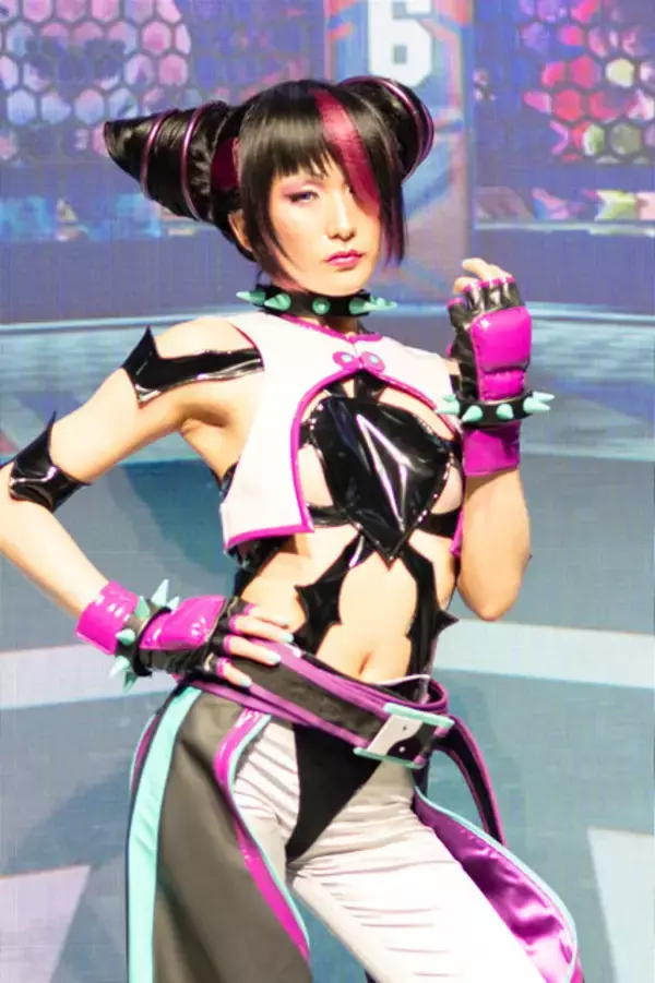 「【コスプレ】『スト６』ジュリとの対戦希望者が押しかける！TGS2025で百人組手になっても涼しい顔をする美女レイヤー【写真16枚】」の画像