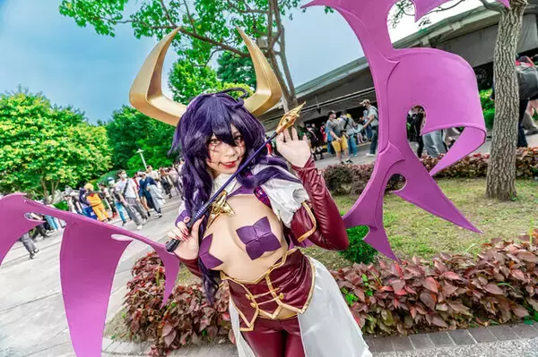 「超絶・妖艶！タイの美女コスプレイヤー、抜群のスタイルを活かして憧れの魔法少女に変身してしまう【写真13枚】」の画像