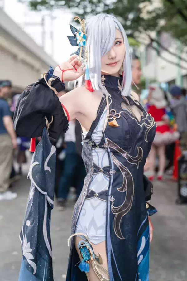 「【コスプレ】『崩スタ』ミステリアス美女やポージングがかっこいい『NIKKE』まで「ストフェス2025」美女レイヤー6選【写真27枚】」の画像