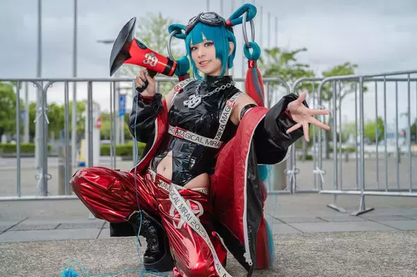 【コスプレ】「マジミラ2023」の衣装を自作！ニコ超に出現した「初音ミク」美女レイヤーのハイクオリティっぷりに驚嘆…