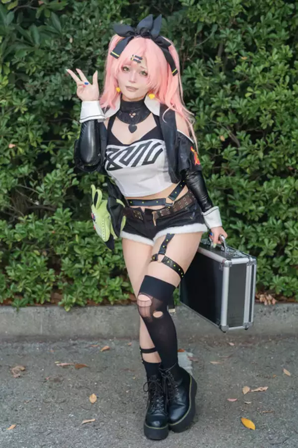 「【コスプレ】『ゼンゼロ』ニコが完成度高すぎ！徹底したアイメイクとポージングに注目の美女レイヤー・giRi」の画像