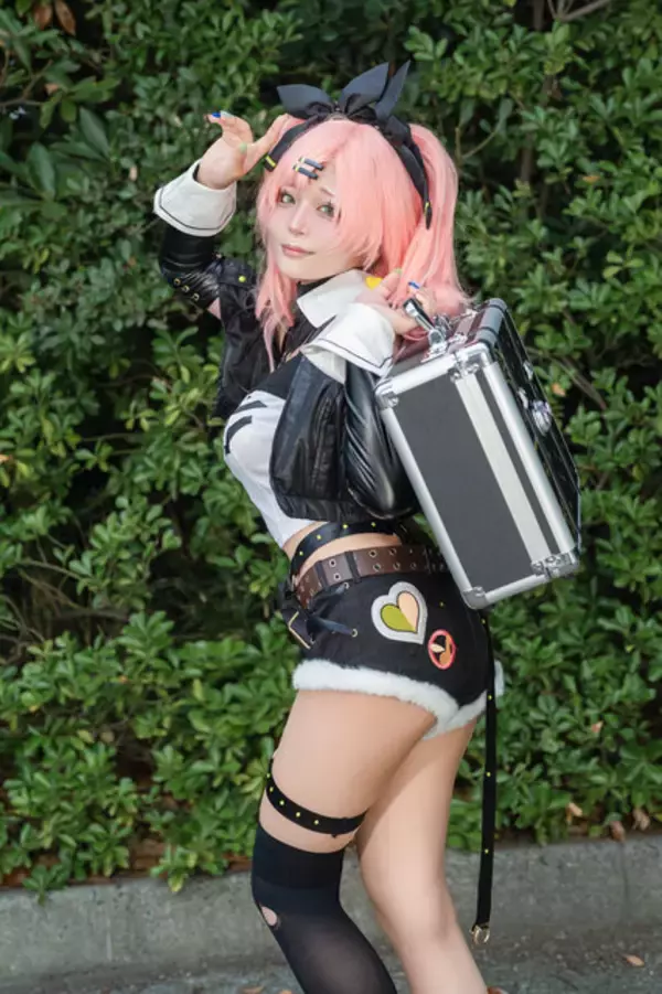 「【コスプレ】『ゼンゼロ』ニコが完成度高すぎ！徹底したアイメイクとポージングに注目の美女レイヤー・giRi」の画像