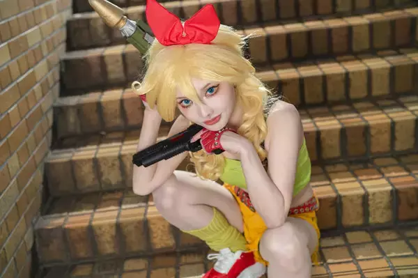 「【コスプレ】令和に“昭和のぴちぴちギャル”現る！スタイル抜群な「ドラゴンボール」ランチに子供時代のトキメキが蘇る【写真11枚】」の画像