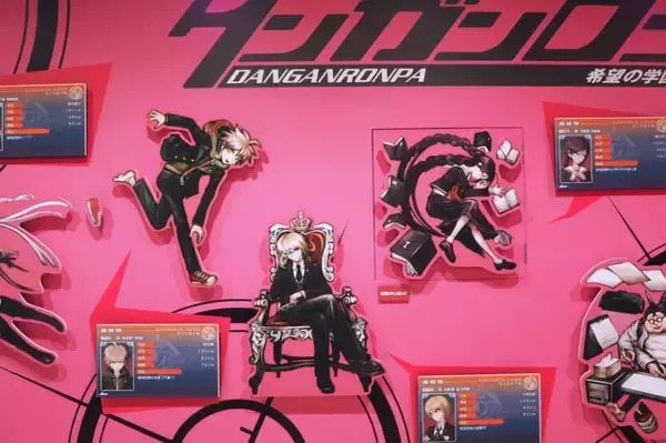 「『ダンガンロンパ』15年の歩みをイラストやおしおき、謎解きと共に！「ダンガンロンパ15周年記念展」レポート」の画像