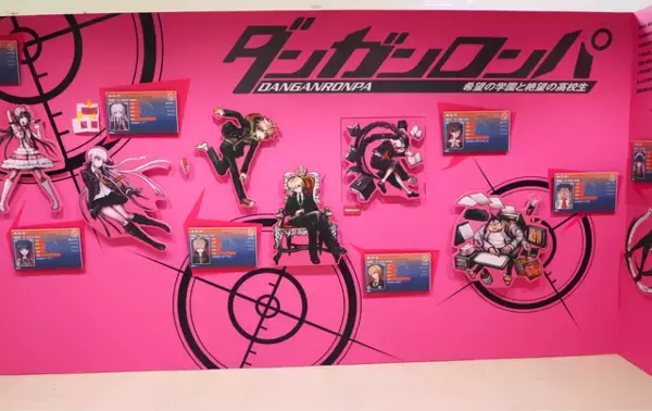 「『ダンガンロンパ』15年の歩みをイラストやおしおき、謎解きと共に！「ダンガンロンパ15周年記念展」レポート」の画像