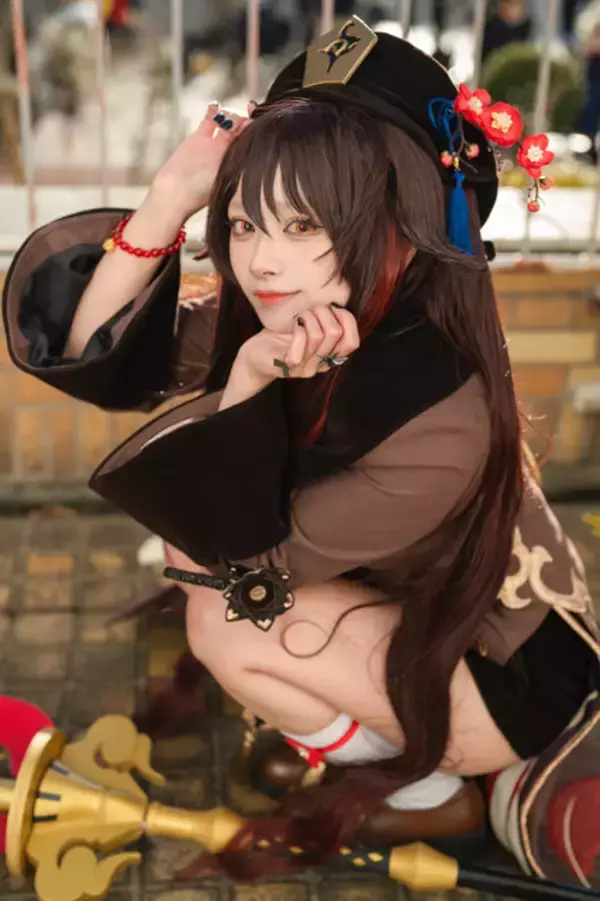 「【コスプレ】『原神』胡桃の豊かな表情と絶妙なポージングの醸し出す雰囲気が最高！注目レイヤー・梅桃うに【写真8枚】」の画像