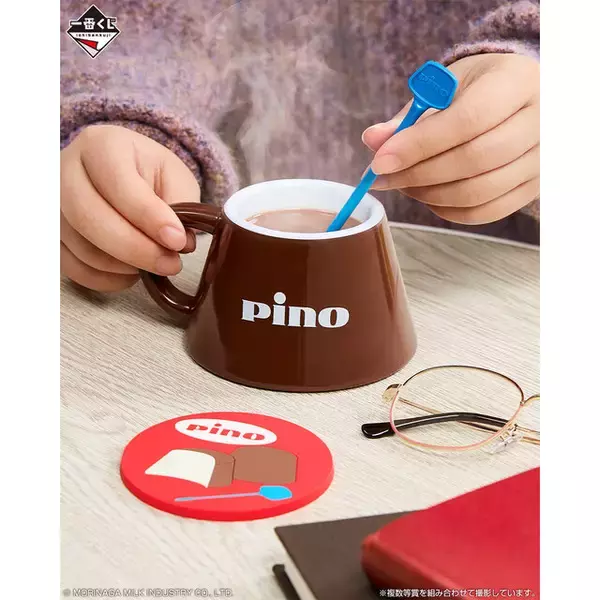 「「一番くじ Pino（ピノ）」が待望の再販！A賞は本物みたいにフタを開けられる、アイスのパッケージを再現した巨大クッション」の画像