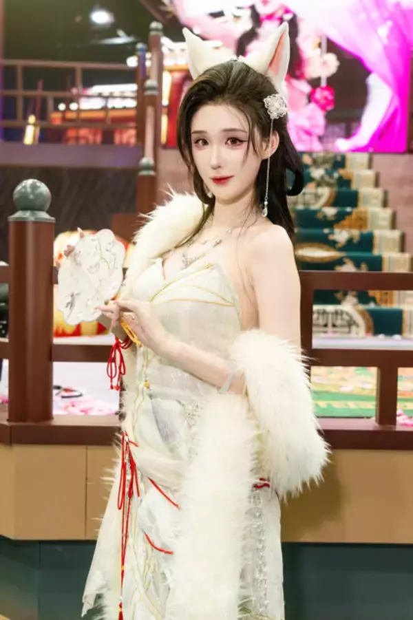 「【コスプレ】中国ドラマのような美男美女が大集結！『逆水寒』ブースが豪華絢爛すぎて別世界だった【写真36枚】」の画像