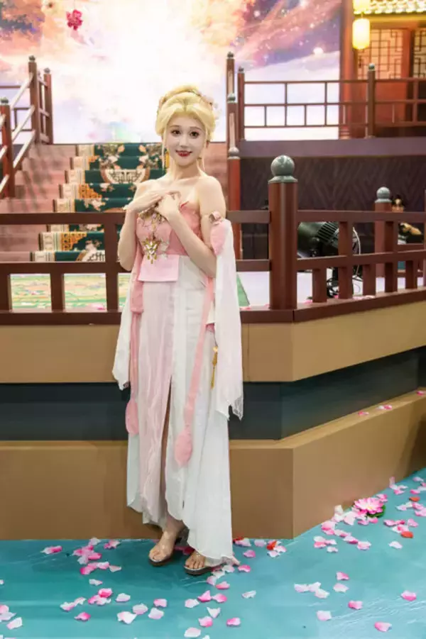 「【コスプレ】中国ドラマのような美男美女が大集結！『逆水寒』ブースが豪華絢爛すぎて別世界だった【写真36枚】」の画像