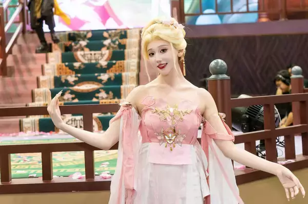 「【コスプレ】中国ドラマのような美男美女が大集結！『逆水寒』ブースが豪華絢爛すぎて別世界だった【写真36枚】」の画像