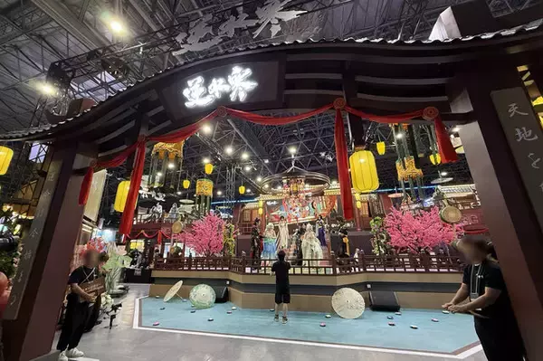 「【コスプレ】中国ドラマのような美男美女が大集結！『逆水寒』ブースが豪華絢爛すぎて別世界だった【写真36枚】」の画像