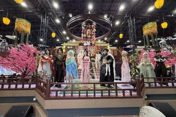 「【コスプレ】中国ドラマのような美男美女が大集結！『逆水寒』ブースが豪華絢爛すぎて別世界だった【写真36枚】」の画像