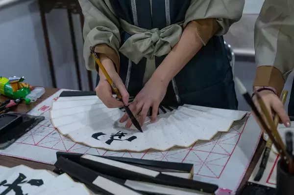 「【コスプレ】中国ドラマのような美男美女が大集結！『逆水寒』ブースが豪華絢爛すぎて別世界だった【写真36枚】」の画像