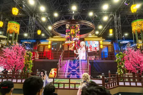 「【コスプレ】中国ドラマのような美男美女が大集結！『逆水寒』ブースが豪華絢爛すぎて別世界だった【写真36枚】」の画像