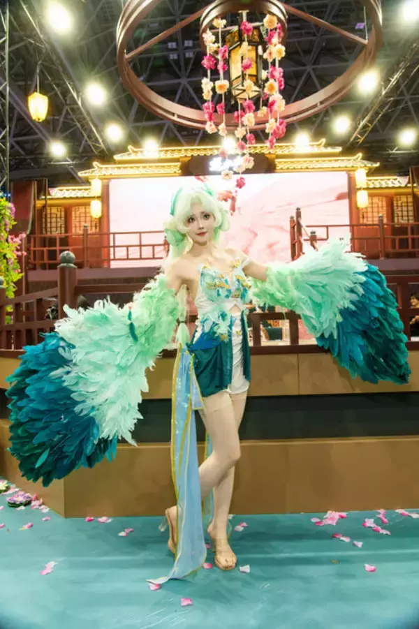 「【コスプレ】中国ドラマのような美男美女が大集結！『逆水寒』ブースが豪華絢爛すぎて別世界だった【写真36枚】」の画像