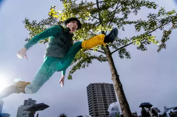 【コスプレ】どこまで飛んでいっちゃうの！？「NARUTO」マイト・ガイの迫力ある表情＆驚異的な身体能力に目を見張る【写真11枚】