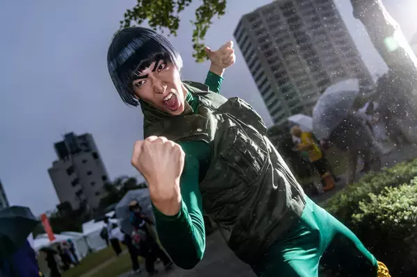 「【コスプレ】どこまで飛んでいっちゃうの！？「NARUTO」マイト・ガイの迫力ある表情＆驚異的な身体能力に目を見張る【写真11枚】」の画像