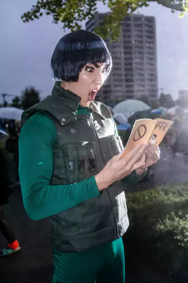「【コスプレ】どこまで飛んでいっちゃうの！？「NARUTO」マイト・ガイの迫力ある表情＆驚異的な身体能力に目を見張る【写真11枚】」の画像