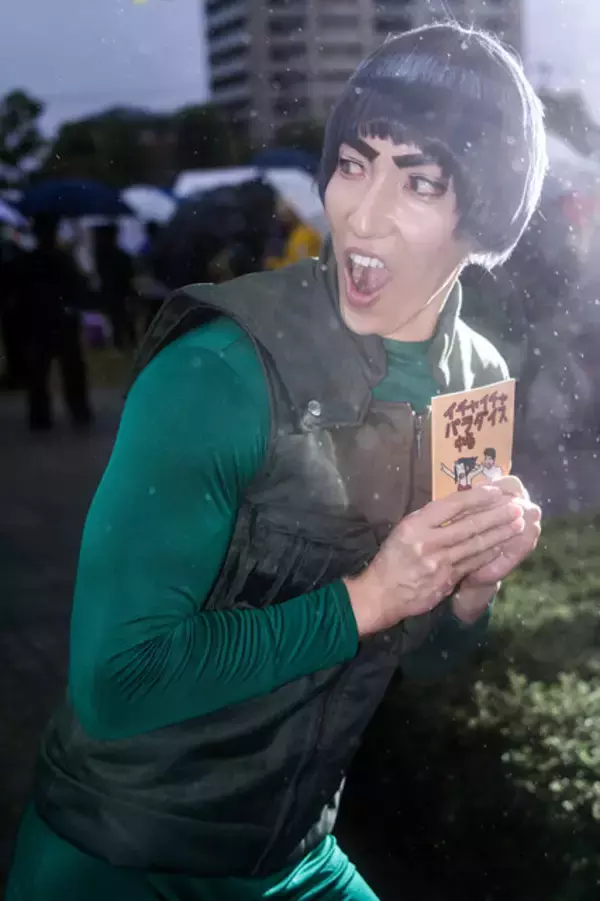 「【コスプレ】どこまで飛んでいっちゃうの！？「NARUTO」マイト・ガイの迫力ある表情＆驚異的な身体能力に目を見張る【写真11枚】」の画像