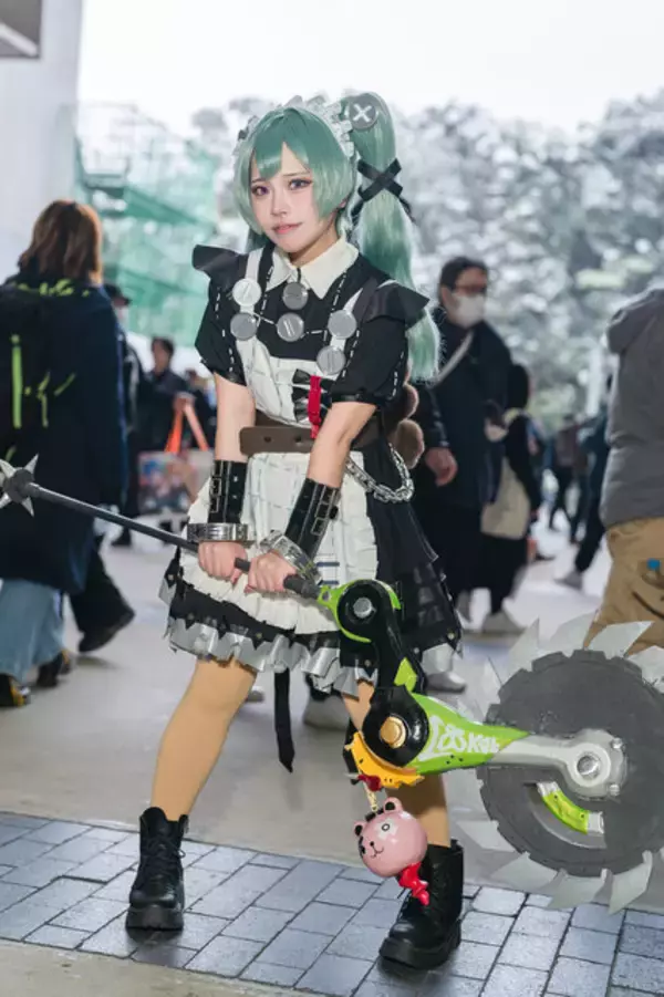 「【コスプレ】褐色肌が雪化粧に際立つ『NIKKE』ノワール、『ドルフロ2』に雪中行軍のターニャまで「ワンフェス」美女レイヤー7選【写真31枚】」の画像