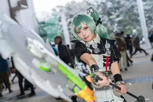 「【コスプレ】褐色肌が雪化粧に際立つ『NIKKE』ノワール、『ドルフロ2』に雪中行軍のターニャまで「ワンフェス」美女レイヤー7選【写真31枚】」の画像