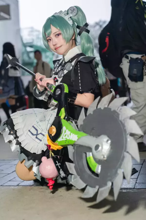 「【コスプレ】褐色肌が雪化粧に際立つ『NIKKE』ノワール、『ドルフロ2』に雪中行軍のターニャまで「ワンフェス」美女レイヤー7選【写真31枚】」の画像