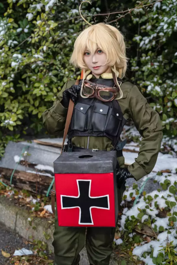 「【コスプレ】褐色肌が雪化粧に際立つ『NIKKE』ノワール、『ドルフロ2』に雪中行軍のターニャまで「ワンフェス」美女レイヤー7選【写真31枚】」の画像