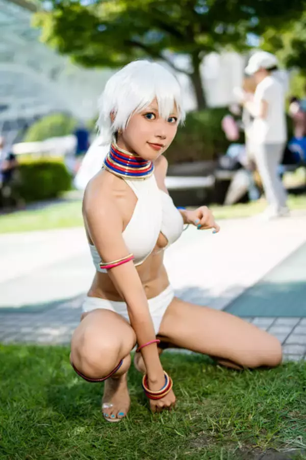 「【コスプレ】『スト6』エレナの健康的な褐色ボディが躍動！美しい腹筋としなやかな曲線の軌跡を追いかけた【写真9枚】」の画像