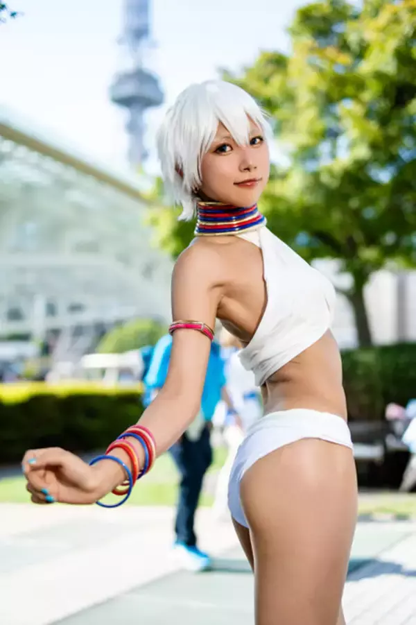 「【コスプレ】『スト6』エレナの健康的な褐色ボディが躍動！美しい腹筋としなやかな曲線の軌跡を追いかけた【写真9枚】」の画像