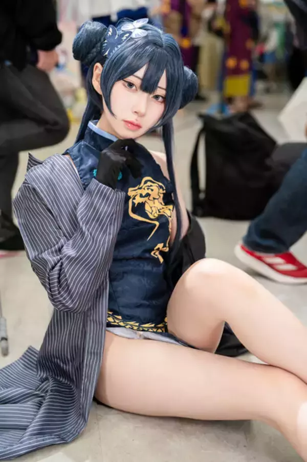 「【コスプレ】チャイナ服からスレンダーな美脚が露わに！『ブルアカ』キサキの颯爽とした立ち姿が絵になる美女レイヤー【写真9枚】」の画像