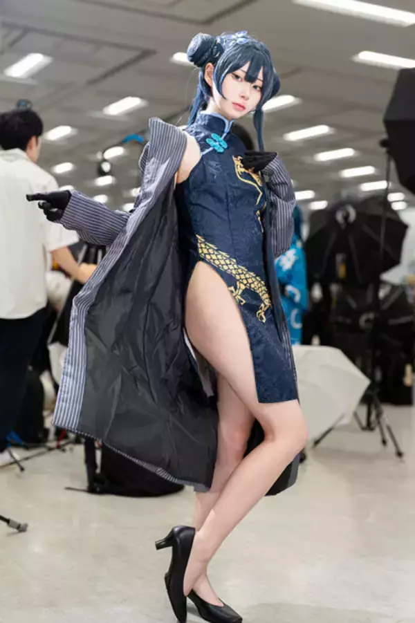 「【コスプレ】チャイナ服からスレンダーな美脚が露わに！『ブルアカ』キサキの颯爽とした立ち姿が絵になる美女レイヤー【写真9枚】」の画像