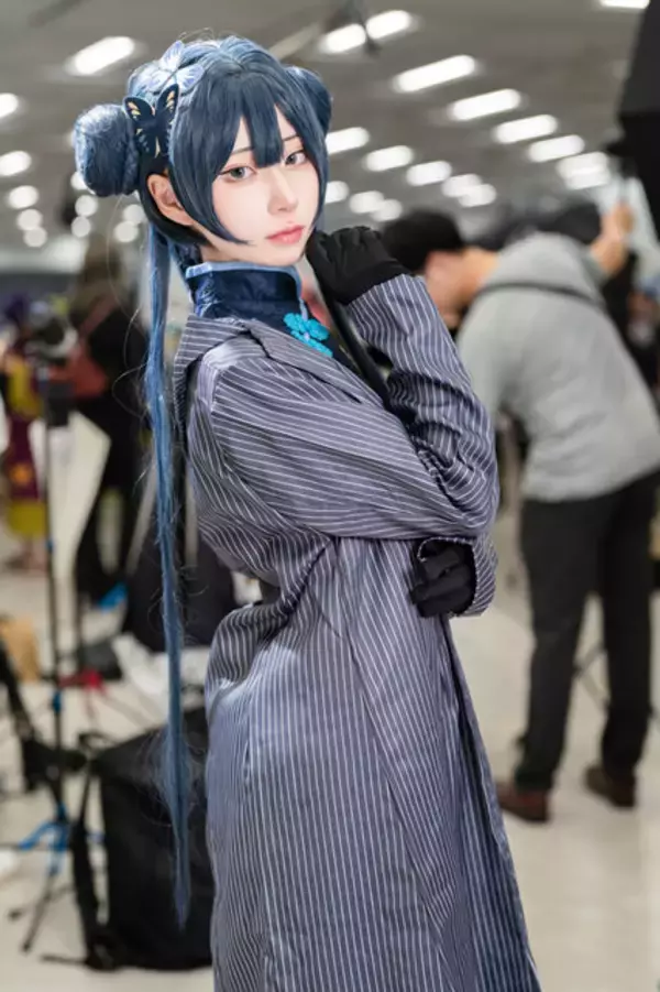 「【コスプレ】チャイナ服からスレンダーな美脚が露わに！『ブルアカ』キサキの颯爽とした立ち姿が絵になる美女レイヤー【写真9枚】」の画像