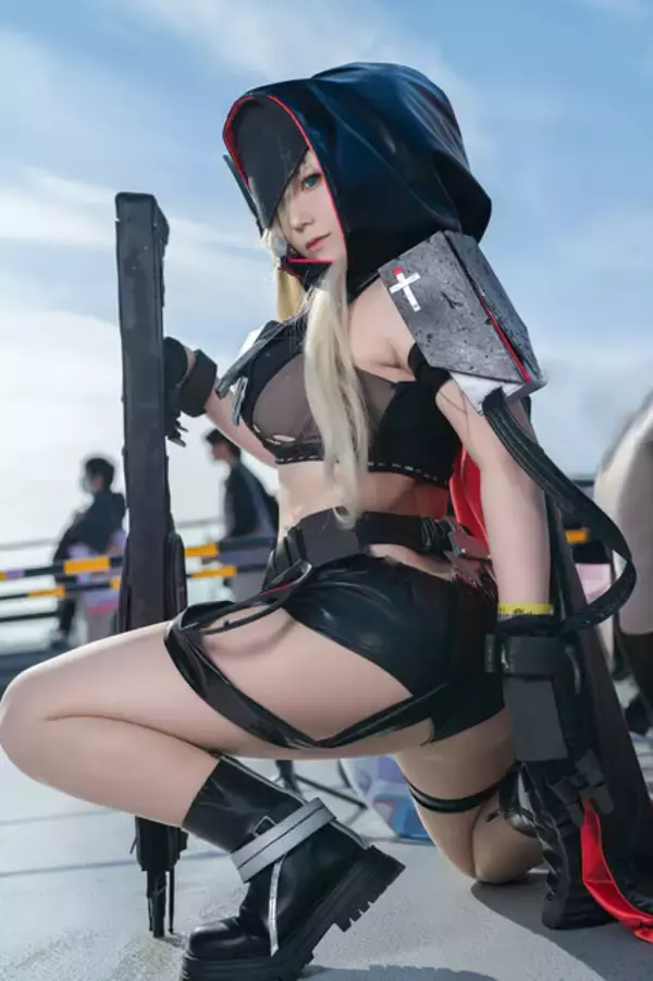 「【コスプレ】ウクライナ美女の『NIKKE』やスタイル抜群な「そに子」が“背中”で魅せる！「コミケ107」美女レイヤー8選【写真34枚】」の画像