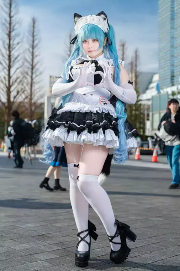 「【コスプレ】ウクライナ美女の『NIKKE』やスタイル抜群な「そに子」が“背中”で魅せる！「コミケ107」美女レイヤー8選【写真34枚】」の画像