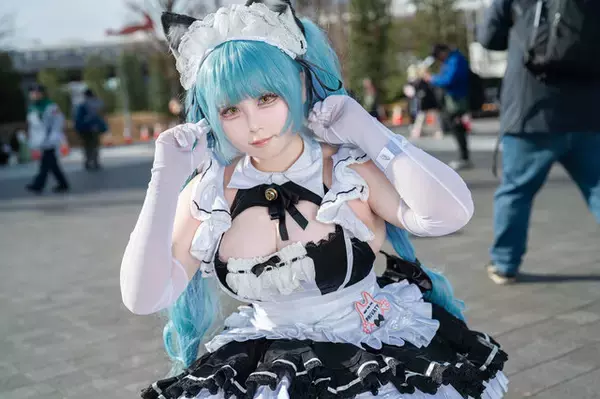 「【コスプレ】ウクライナ美女の『NIKKE』やスタイル抜群な「そに子」が“背中”で魅せる！「コミケ107」美女レイヤー8選【写真34枚】」の画像