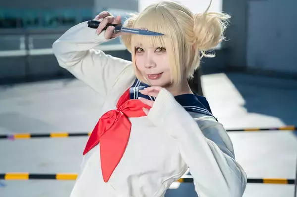 「【コスプレ】ウクライナ美女の『NIKKE』やスタイル抜群な「そに子」が“背中”で魅せる！「コミケ107」美女レイヤー8選【写真34枚】」の画像