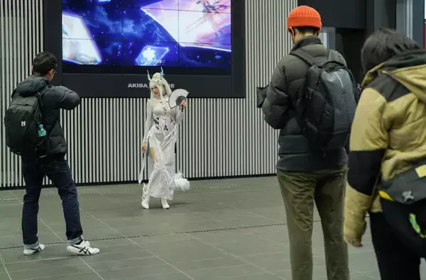 「『デュエットナイトアビス』リリース100日POP-UPイベント開催！コスプレに武器展示、アトラクションまで見どころをフォトレポートでお届け」の画像