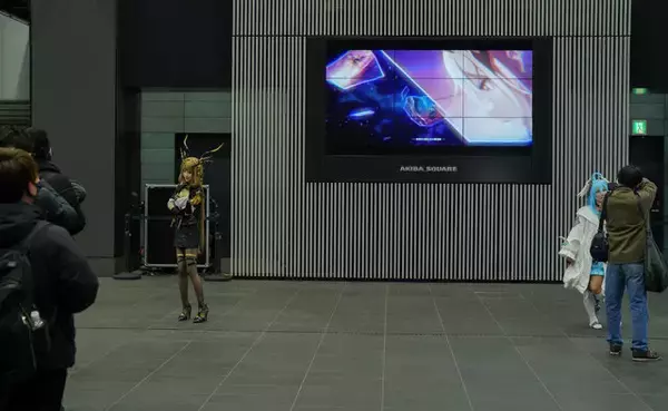 「『デュエットナイトアビス』リリース100日POP-UPイベント開催！コスプレに武器展示、アトラクションまで見どころをフォトレポートでお届け」の画像