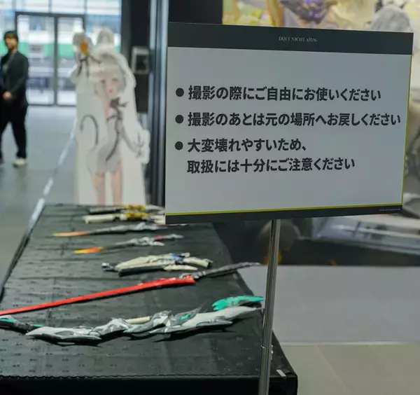 「『デュエットナイトアビス』リリース100日POP-UPイベント開催！コスプレに武器展示、アトラクションまで見どころをフォトレポートでお届け」の画像