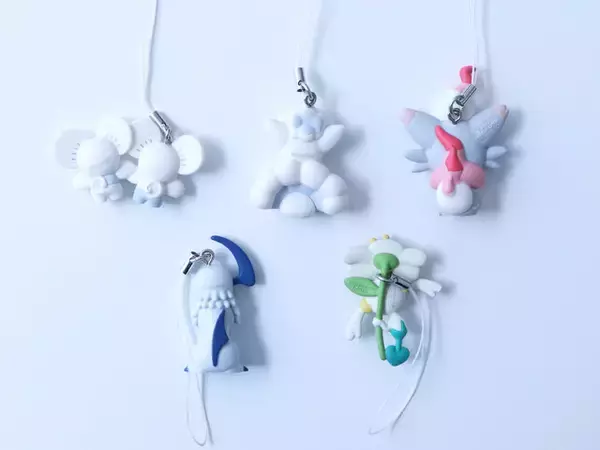 「まっしろでかわいいロコン（アローラ）たちがストラップに！「ポケモン ぺたんこマスコット Color：White」が3月発売」の画像