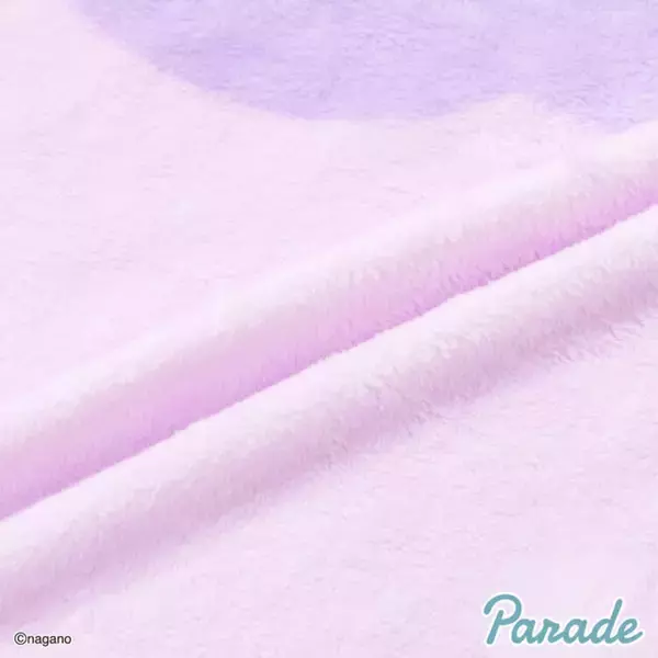 「嬉しそうなハチワレに癒される！「ちいかわ」ふわふわ生地の超BIGマイヤーブランケットがムチャカワ」の画像