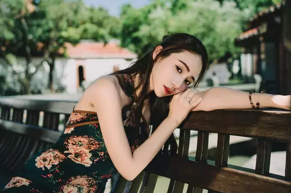 「写真展「フォクトレンダーで撮る旗袍(チャイナドレス)」が12月19日から開催─異国の美を切り取った、唯一無二の瞬間に触れる」の画像