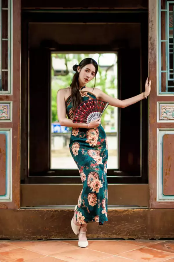 「写真展「フォクトレンダーで撮る旗袍(チャイナドレス)」が12月19日から開催─異国の美を切り取った、唯一無二の瞬間に触れる」の画像