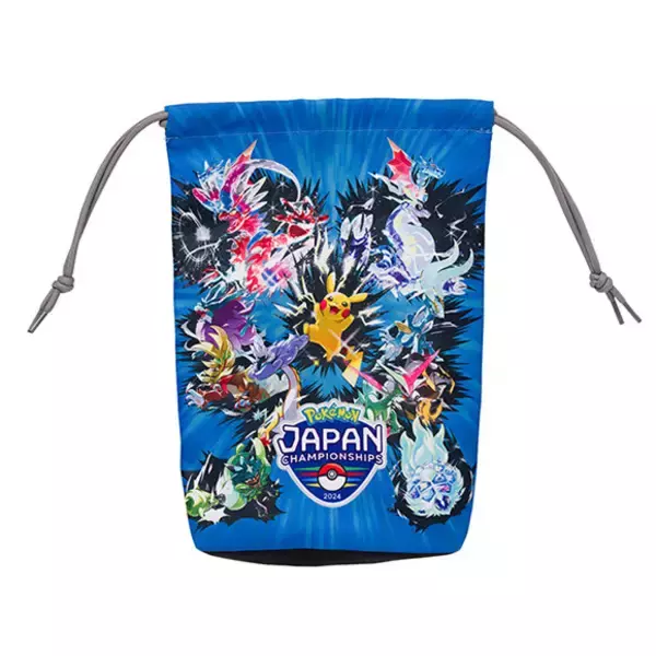 「『ポケモン』PJCS2024開催記念商品が発売決定！アパレルや雑貨、『ポケカ』のラバープレイマットなどもラインナップ」の画像